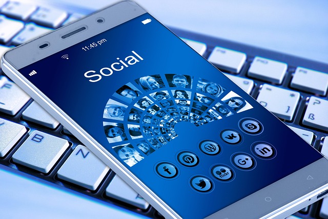 Ile osób korzysta z Facebooka w Polsce? Ile osób korzysta z Facebooka w Polsce?