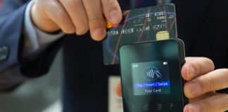 Czy można obciążyć kartę debetową?